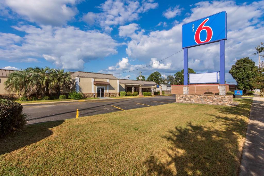 Motel 6-Warner Robins GA Main image 2